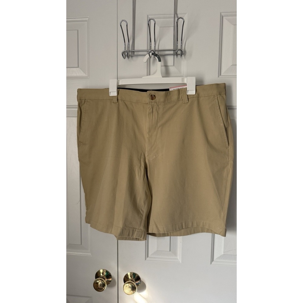 Men's Chino Shorts Size 40 9 Inseam Button Up Pockets Rise Is 9 Inches Club Room